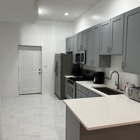 Adorable 2 Bedroom Apartment With Free Street Parking Чикаго Екстер'єр фото
