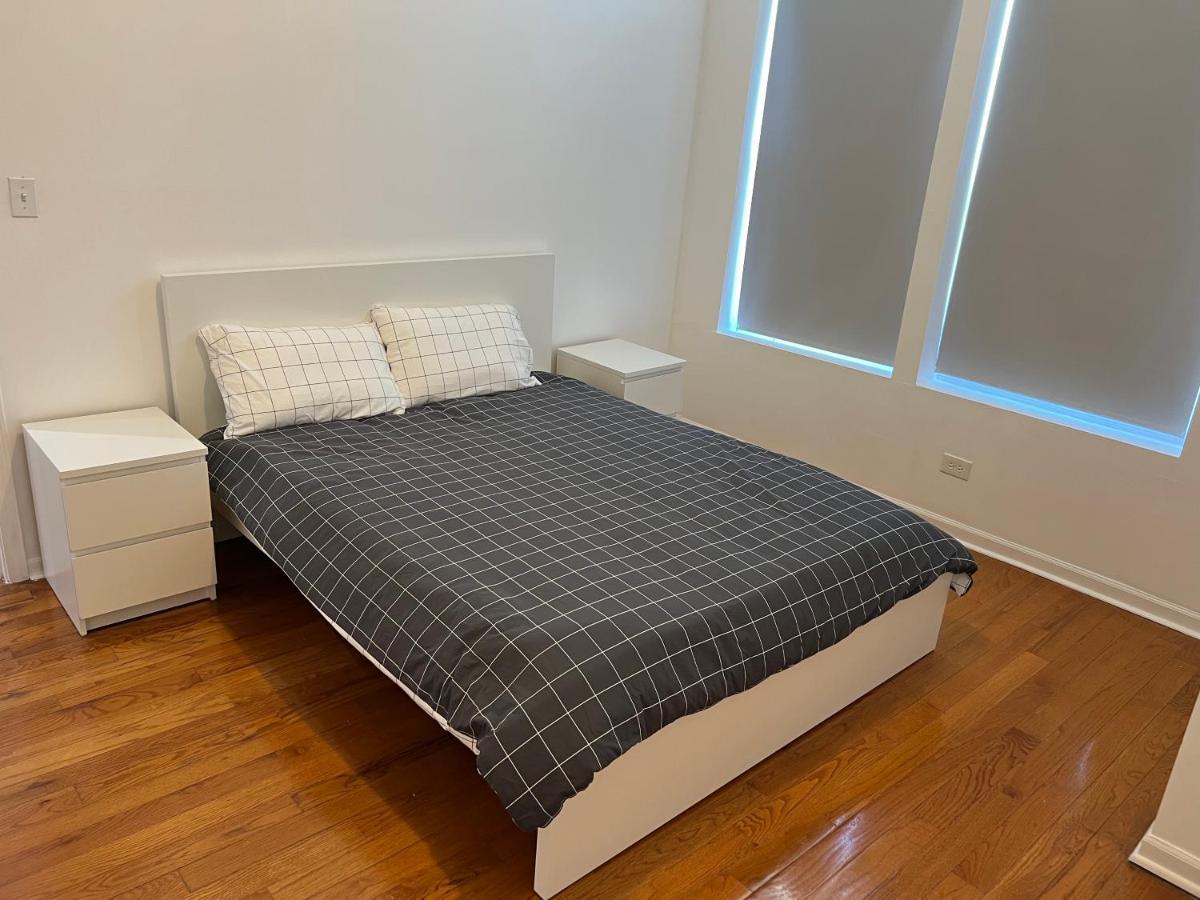 Adorable 2 Bedroom Apartment With Free Street Parking Чикаго Екстер'єр фото